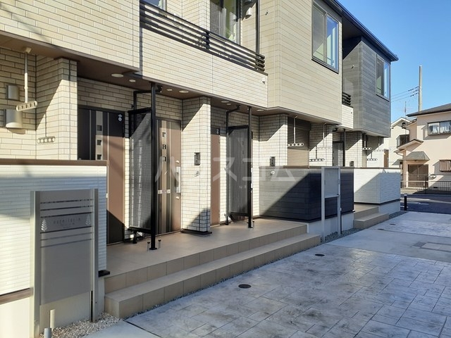 16/23 エントランス