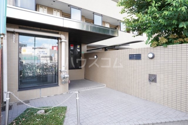 25/30 エントランス