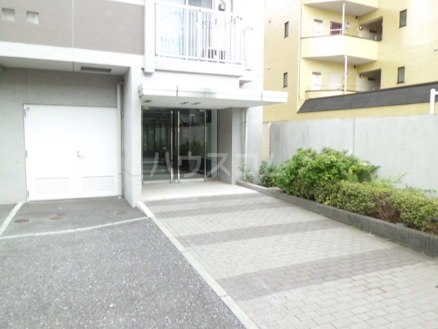 24/30 エントランス