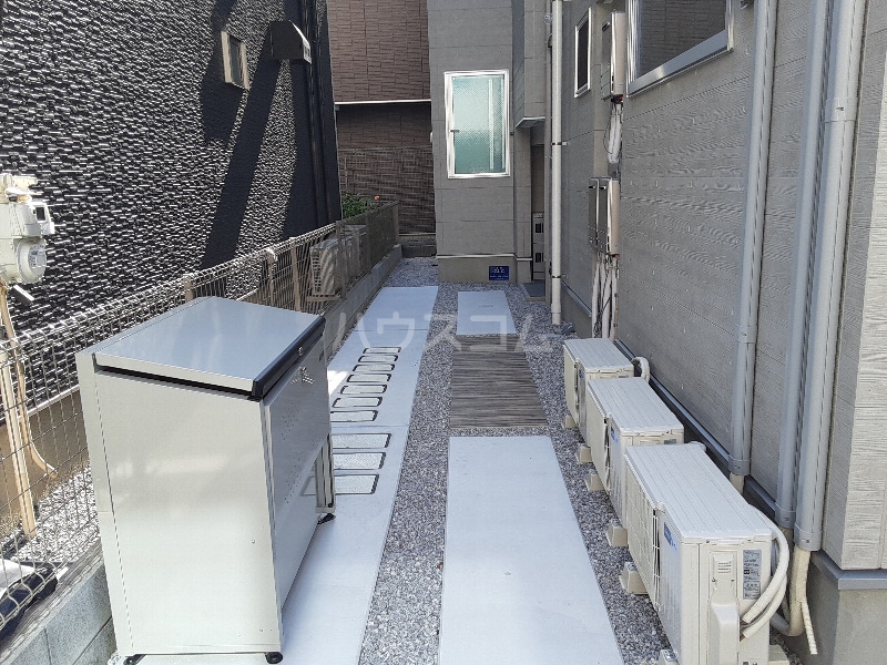 24/30 エントランス