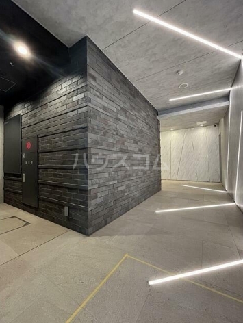 16/16 エントランス