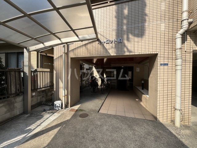 19/25 エントランス