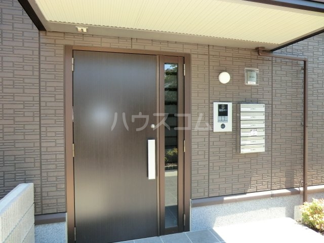 26/28 エントランス