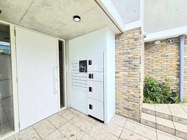 21/30 エントランス