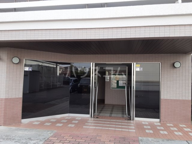 28/30 エントランス