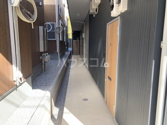 23/30 エントランス