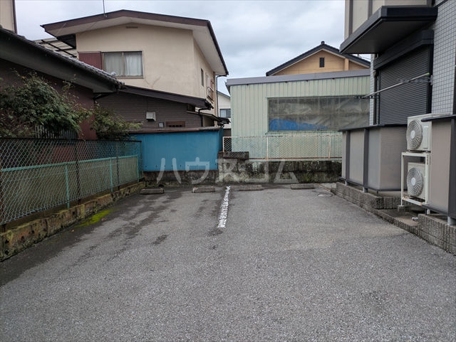 22/29 駐車場