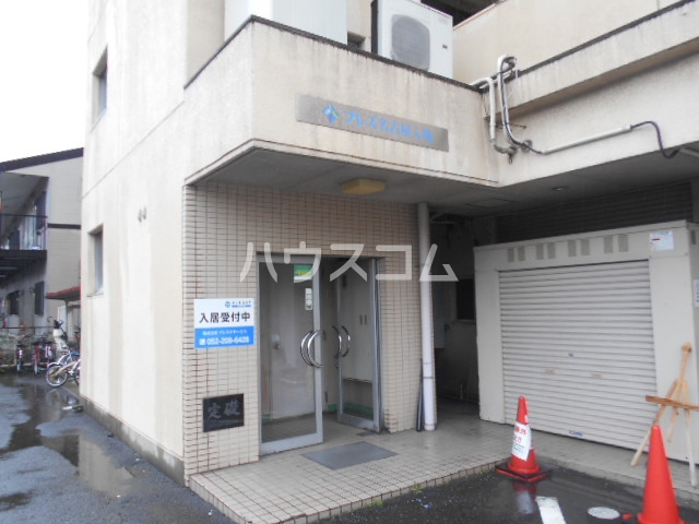 21/30 エントランス