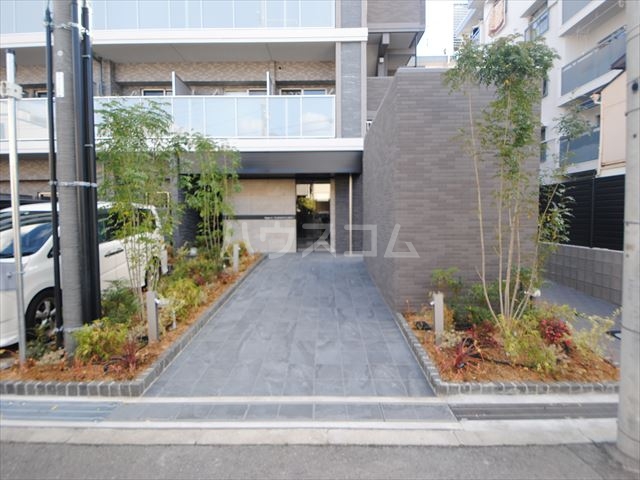 18/20 エントランス