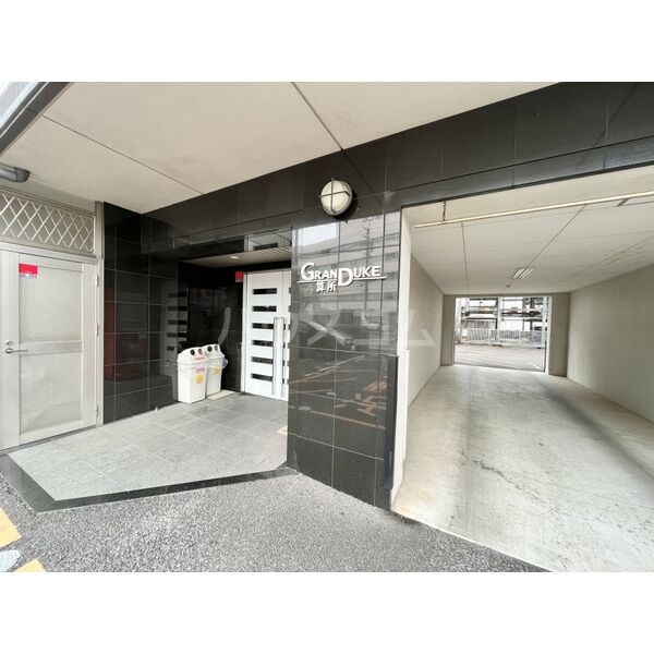 16/21 エントランス