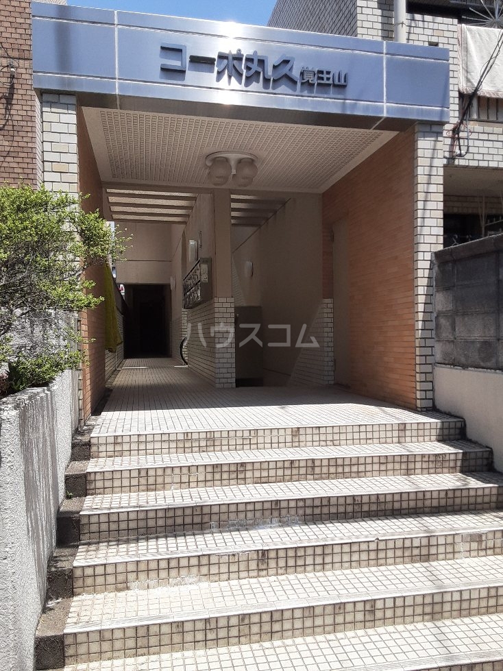 23/29 エントランス