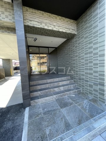 24/30 エントランス