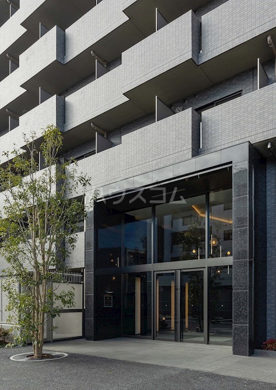 21/28 エントランス