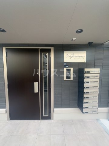 18/27 エントランス