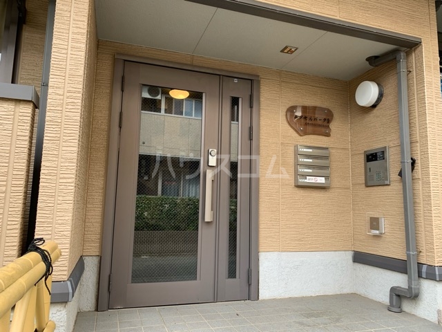 28/30 エントランス