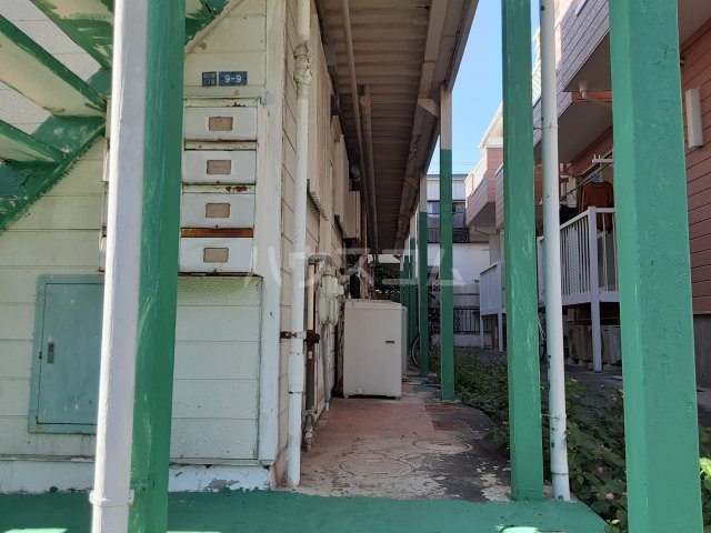 21/30 エントランス