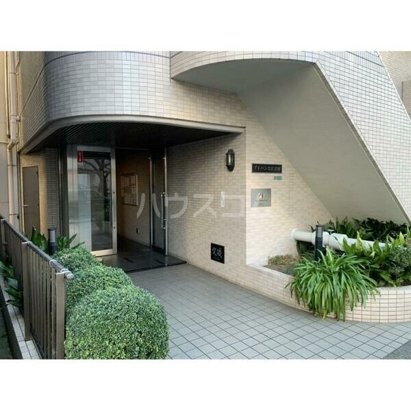 27/29 エントランス