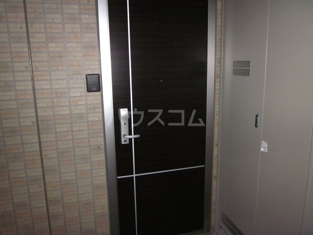 26/27 エントランス