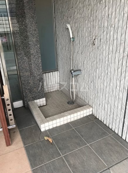 20/30 エントランス