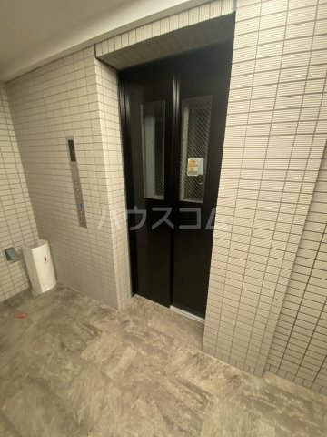 23/28 エントランス