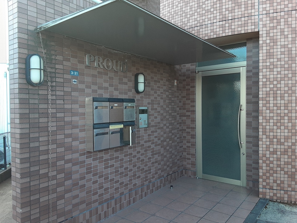 28/30 エントランス