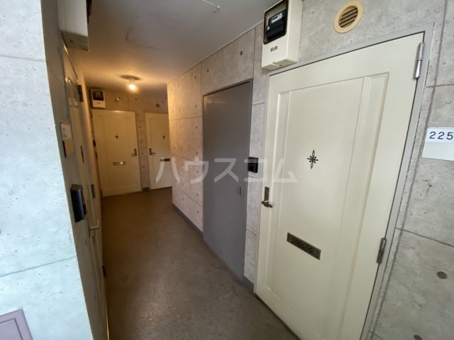 19/25 エントランス