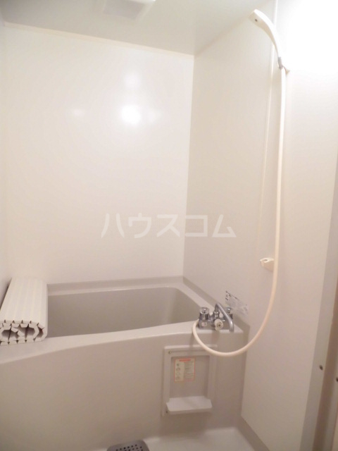 13/28 浴室