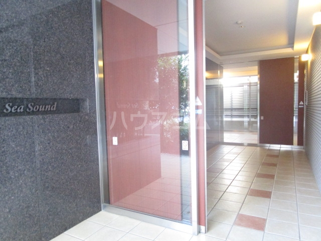 22/27 エントランス