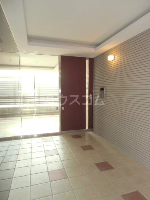 22/27 エントランス