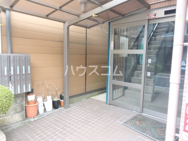 23/29 エントランス