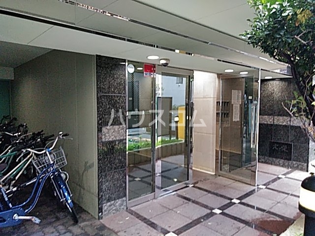 16/17 エントランス