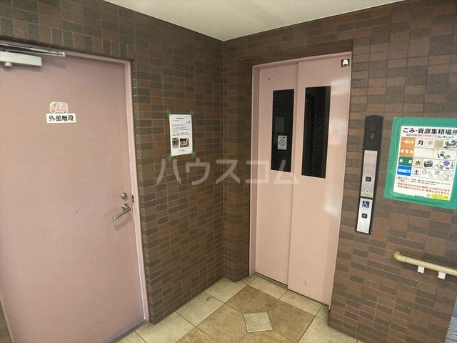 18/19 エントランス