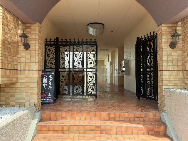 15/19 エントランス