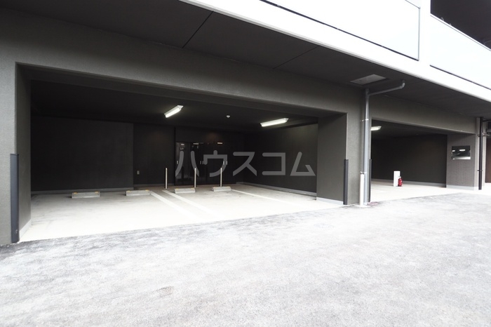 27/30 駐車場