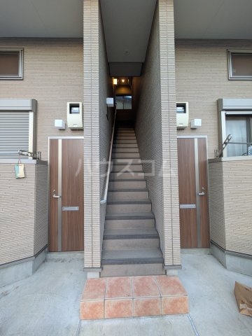 18/27 エントランス