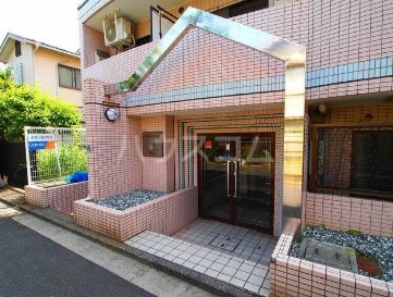 23/28 エントランス