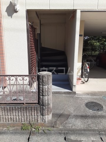 21/30 エントランス