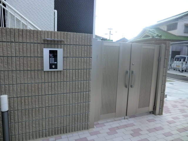 22/23 エントランス