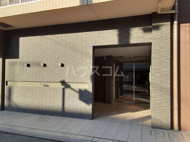 23/30 エントランス