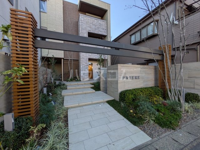 21/27 エントランス