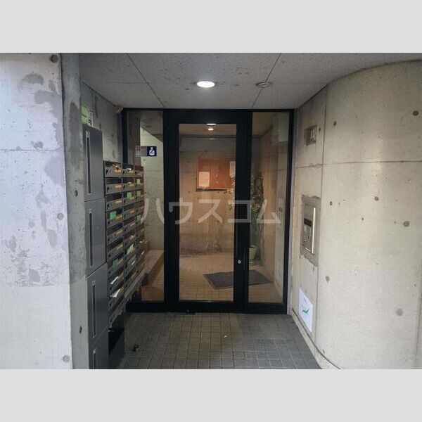 18/23 エントランス