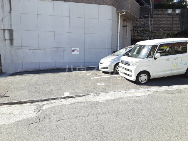 28/30 駐車場