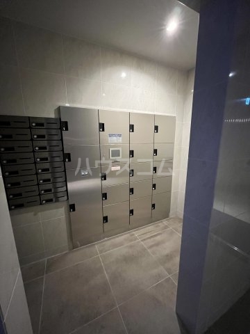 21/30 エントランス