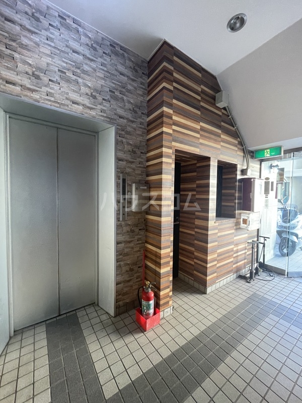 17/25 エントランス