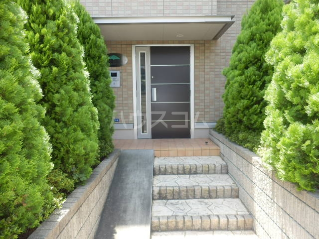 21/30 エントランス