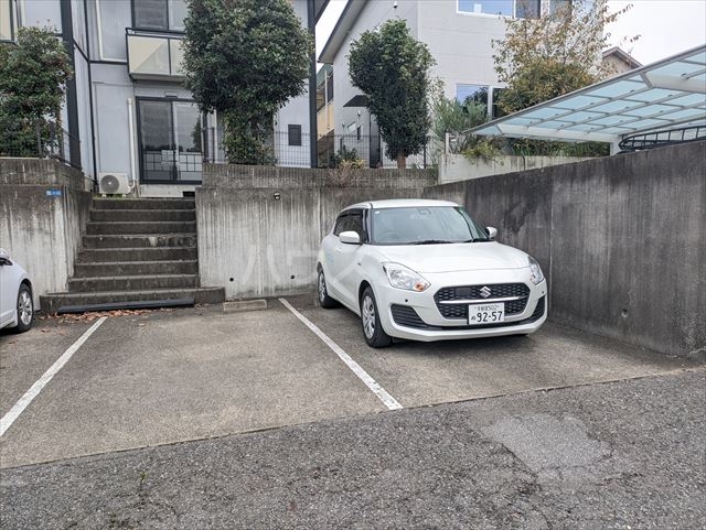 22/28 駐車場