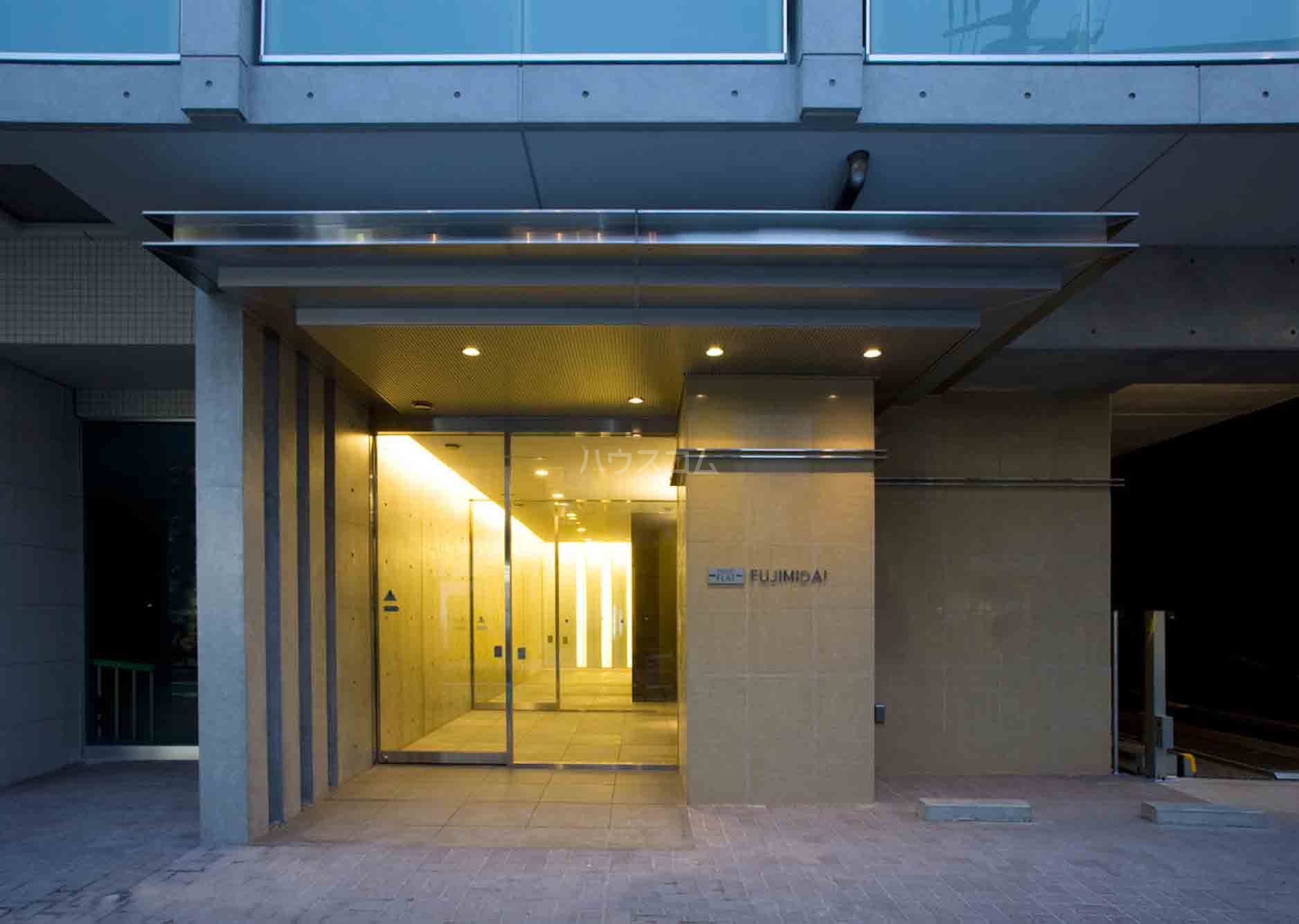 22/30 エントランス