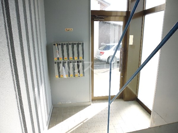 18/19 エントランス