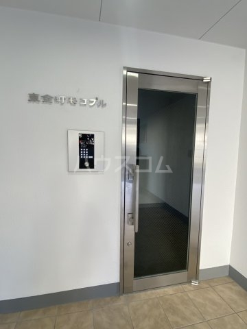 20/23 エントランス