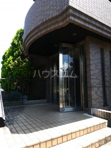 21/30 エントランス